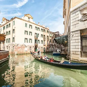 https://casanova-fenice-canal-view.hotelslidodijesolo.com